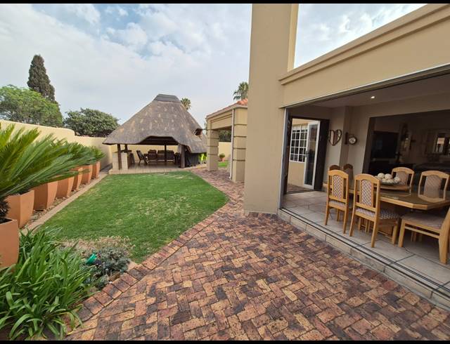 3 BEDROOM TOWNHOUSE SOLD IN VANDERBIJLPARK SE 3